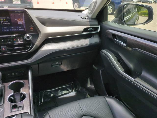 used 2020 Toyota Highlander car, priced at $37,144