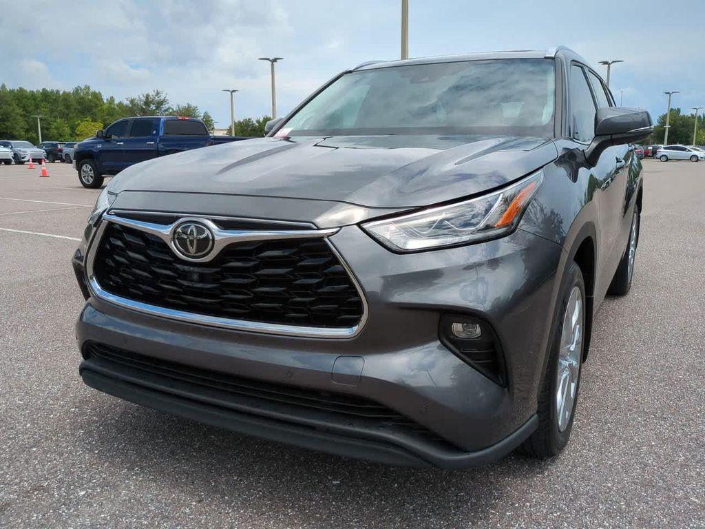 used 2020 Toyota Highlander car, priced at $32,999