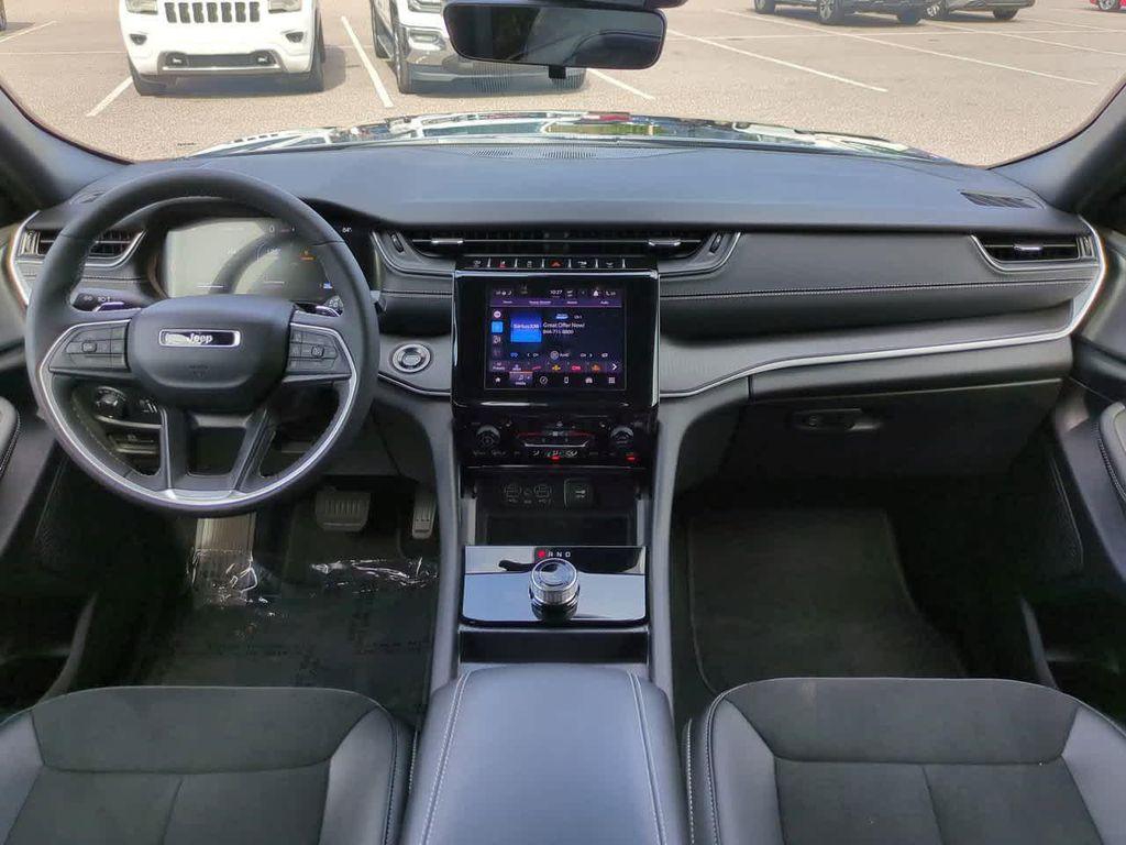 used 2025 Jeep Grand Cherokee car, priced at $37,999