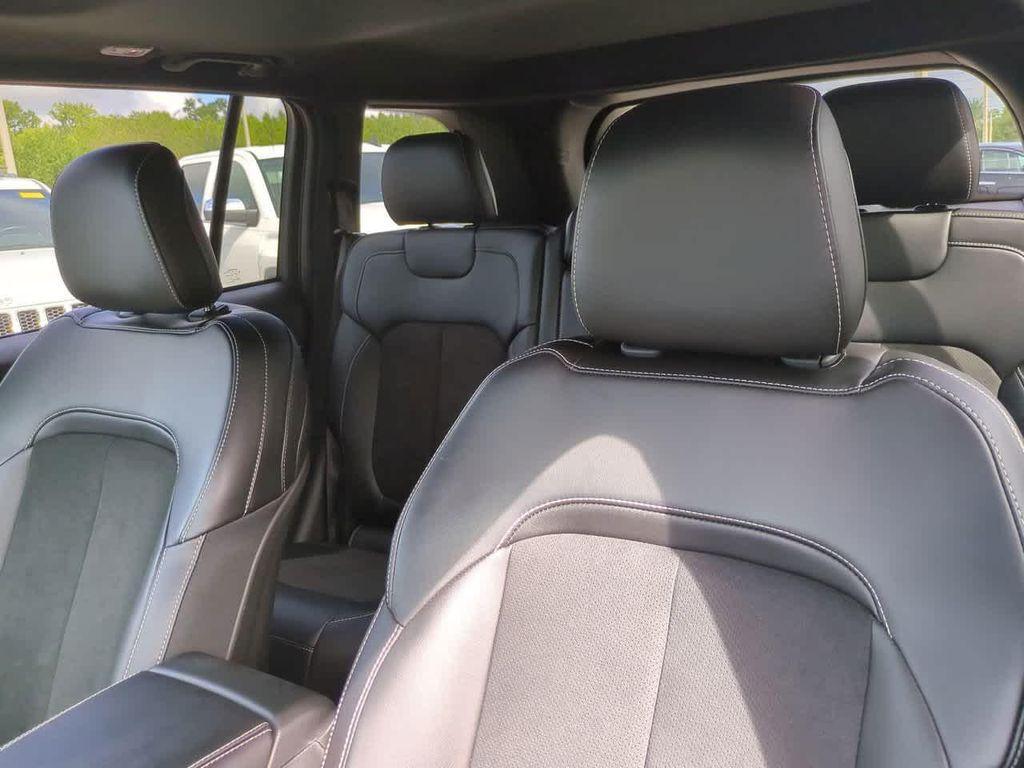 used 2025 Jeep Grand Cherokee car, priced at $37,999