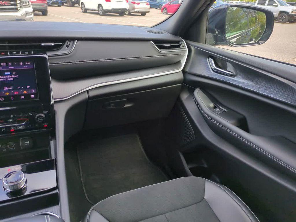 used 2025 Jeep Grand Cherokee car, priced at $37,999