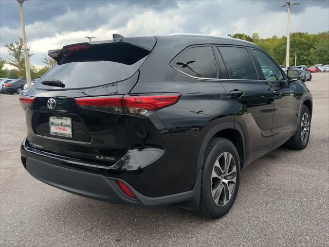 used 2022 Toyota Highlander car, priced at $31,444