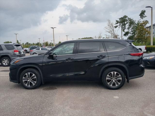 used 2022 Toyota Highlander car, priced at $31,444