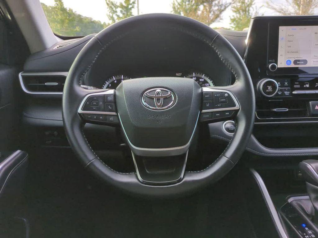 used 2024 Toyota Highlander car, priced at $36,444