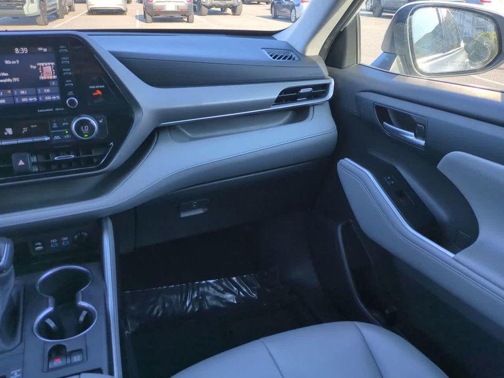 used 2022 Toyota Highlander car, priced at $32,743