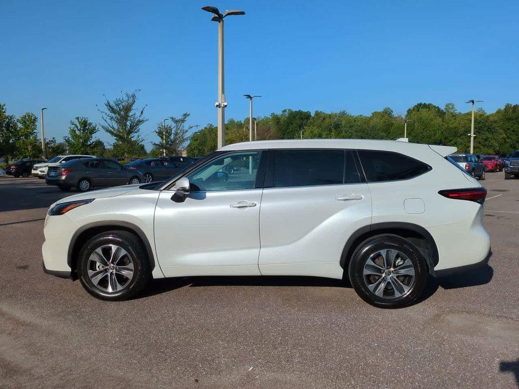used 2022 Toyota Highlander car, priced at $32,743