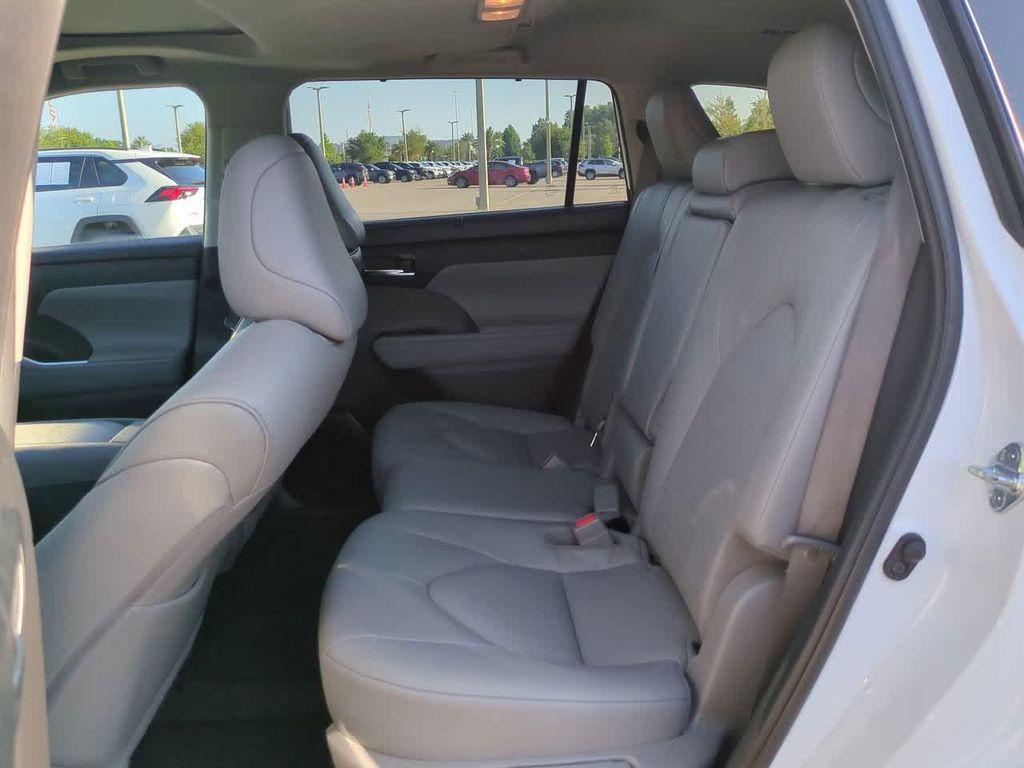 used 2022 Toyota Highlander car, priced at $32,743