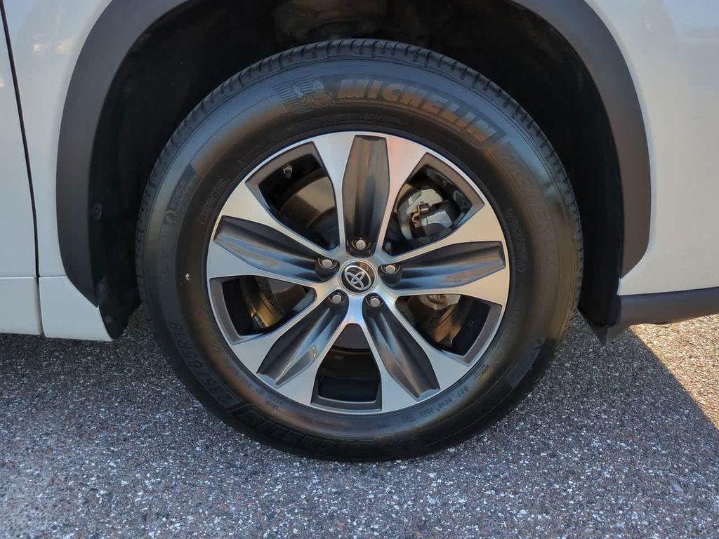 used 2022 Toyota Highlander car, priced at $32,743
