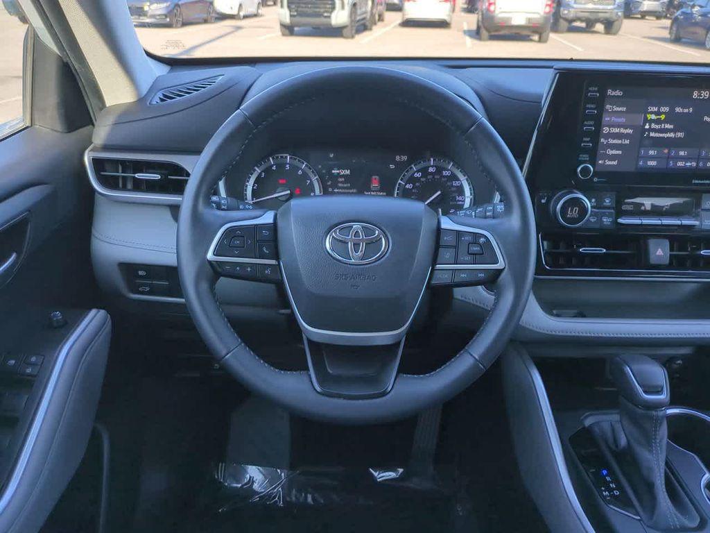 used 2022 Toyota Highlander car, priced at $32,743