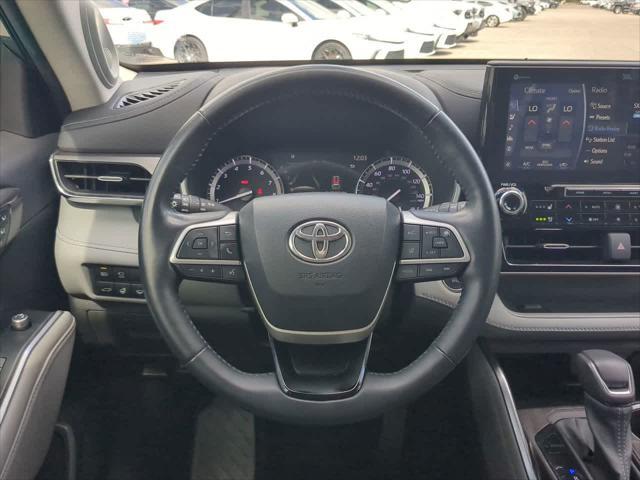 used 2022 Toyota Highlander car, priced at $41,999