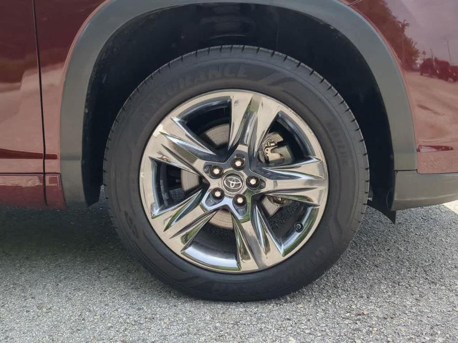 used 2019 Toyota Highlander car, priced at $31,999