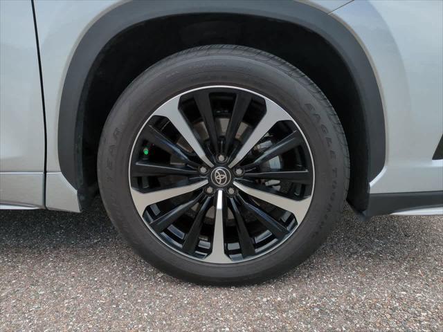used 2022 Toyota Highlander car, priced at $36,744
