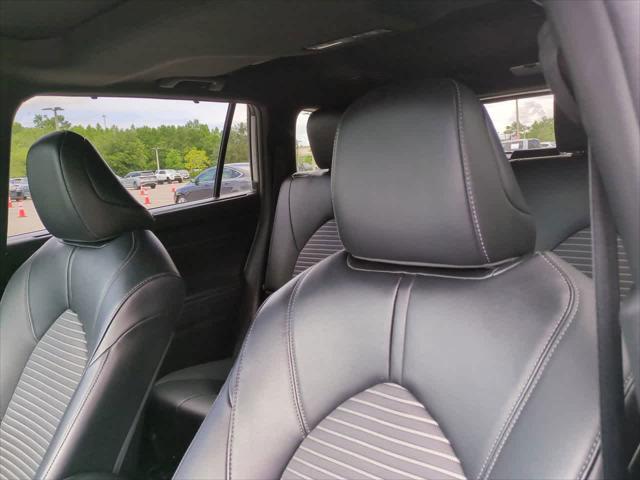 used 2022 Toyota Highlander car, priced at $36,744