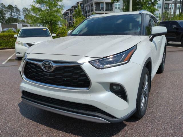 used 2021 Toyota Highlander car, priced at $39,999