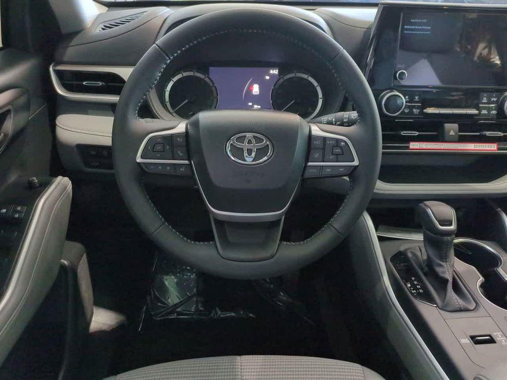new 2025 Toyota Highlander car, priced at $44,146