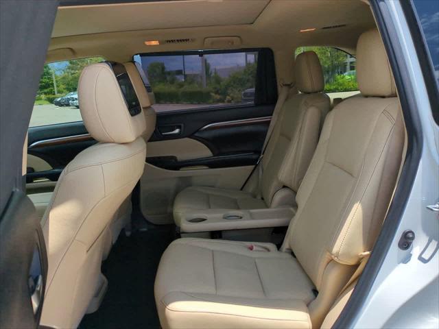 used 2019 Toyota Highlander Hybrid car, priced at $25,999