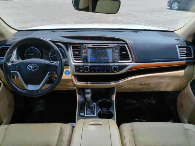 used 2019 Toyota Highlander Hybrid car, priced at $25,999
