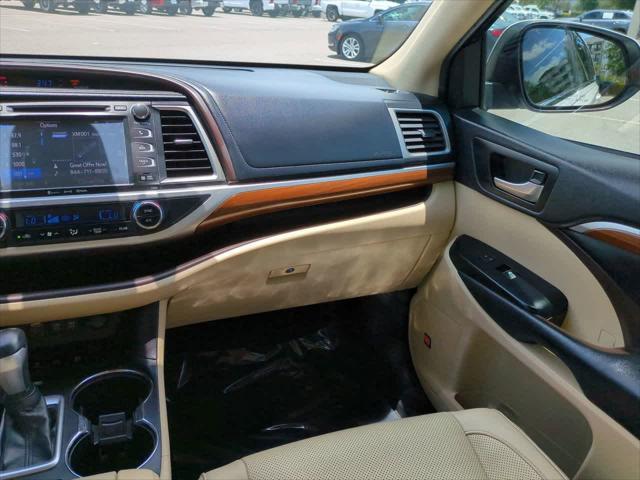 used 2019 Toyota Highlander Hybrid car, priced at $25,999