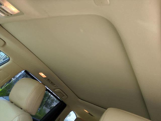 used 2019 Toyota Highlander Hybrid car, priced at $25,999