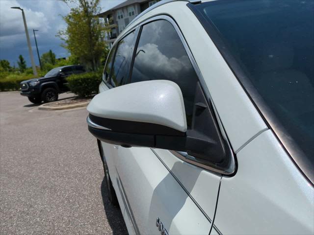 used 2019 Toyota Highlander Hybrid car, priced at $25,999