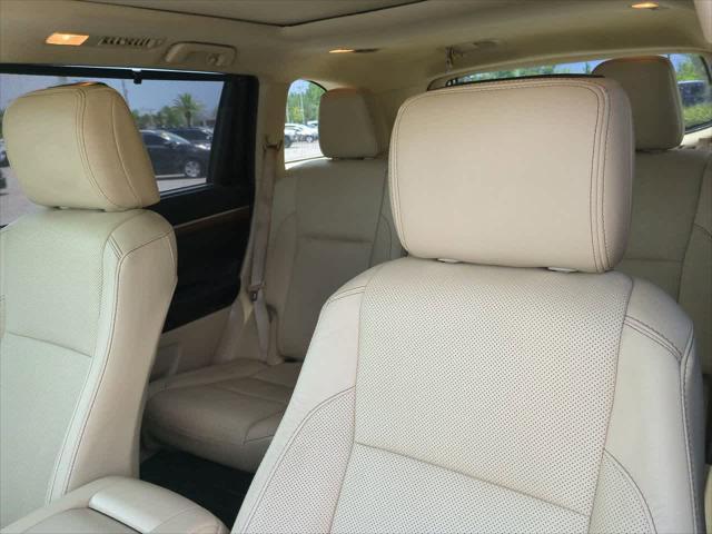 used 2019 Toyota Highlander Hybrid car, priced at $25,999