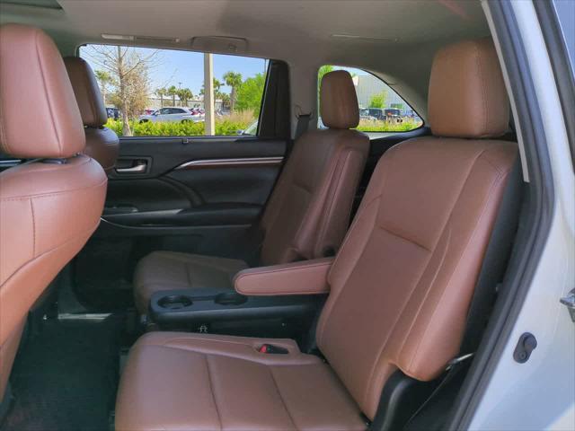used 2019 Toyota Highlander car, priced at $29,444