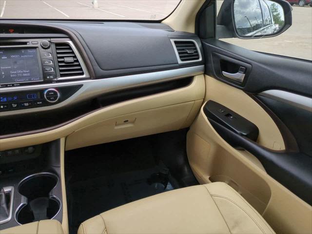 used 2018 Toyota Highlander car, priced at $25,444