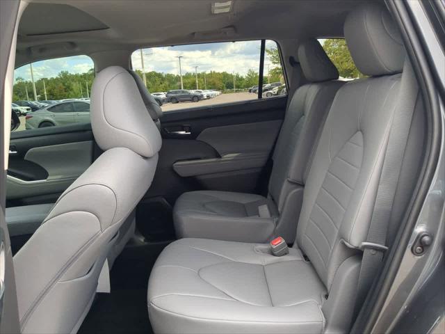 new 2025 Toyota Highlander car, priced at $46,275