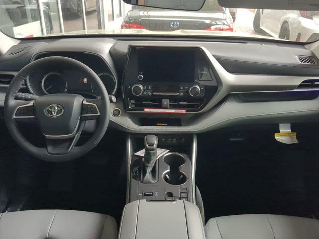 new 2025 Toyota Highlander car, priced at $46,275