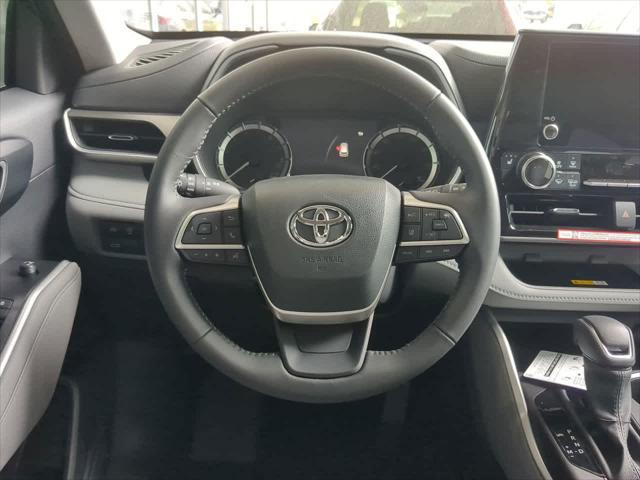 new 2025 Toyota Highlander car, priced at $46,275