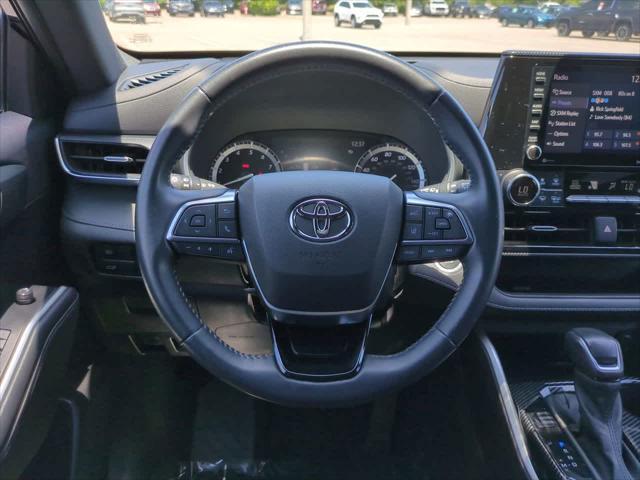 used 2021 Toyota Highlander car, priced at $38,799