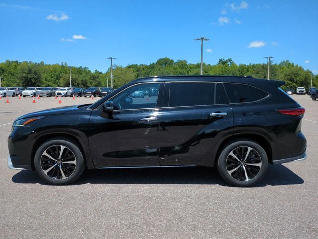 used 2021 Toyota Highlander car, priced at $38,799