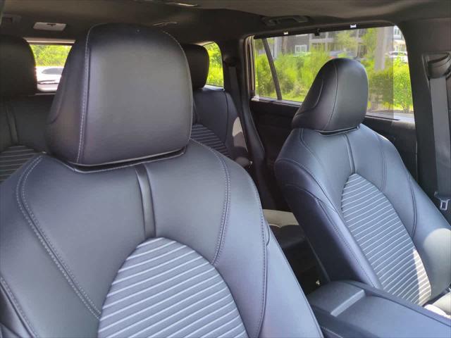 used 2021 Toyota Highlander car, priced at $38,799