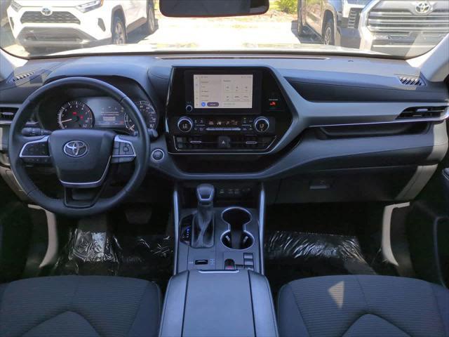 used 2024 Toyota Highlander car, priced at $39,999