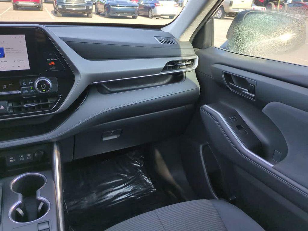 used 2023 Toyota Highlander car, priced at $31,244