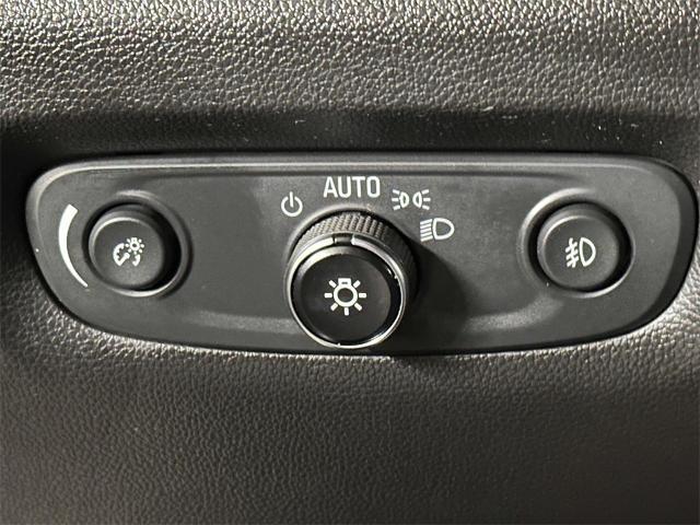 used 2021 Chevrolet Traverse car, priced at $22,588