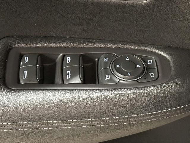 used 2022 Cadillac XT5 car, priced at $34,588