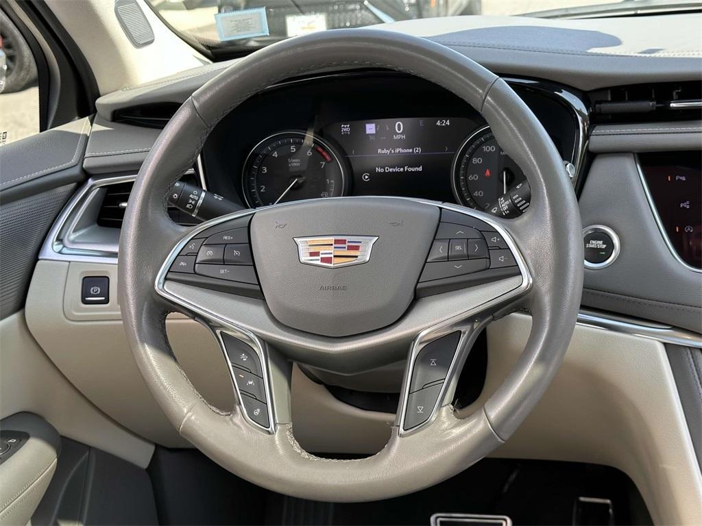 used 2022 Cadillac XT5 car, priced at $32,588