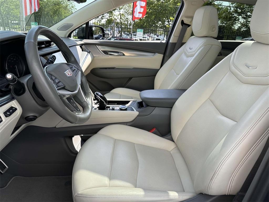 used 2022 Cadillac XT5 car, priced at $32,588