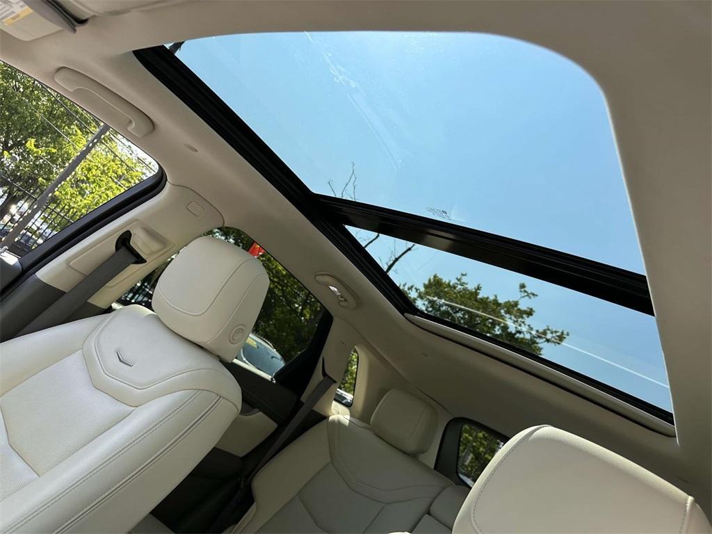used 2022 Cadillac XT5 car, priced at $32,588