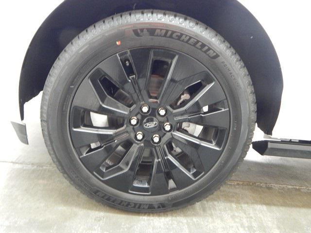 new 2025 Ford Expedition car, priced at $77,995