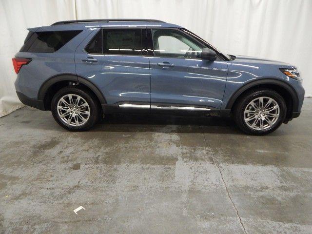 new 2025 Ford Explorer car, priced at $45,302