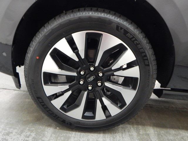 new 2025 Ford Expedition car, priced at $77,995