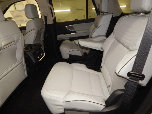 new 2025 Ford Expedition car, priced at $87,595