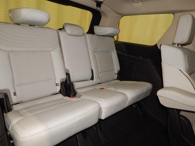 new 2025 Ford Expedition car, priced at $87,595