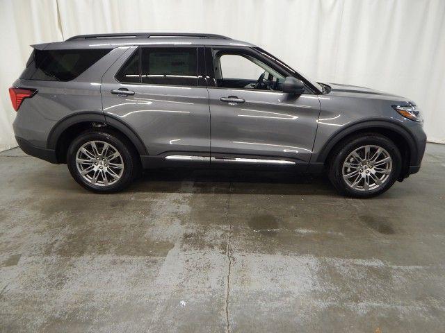 new 2025 Ford Explorer car, priced at $45,723