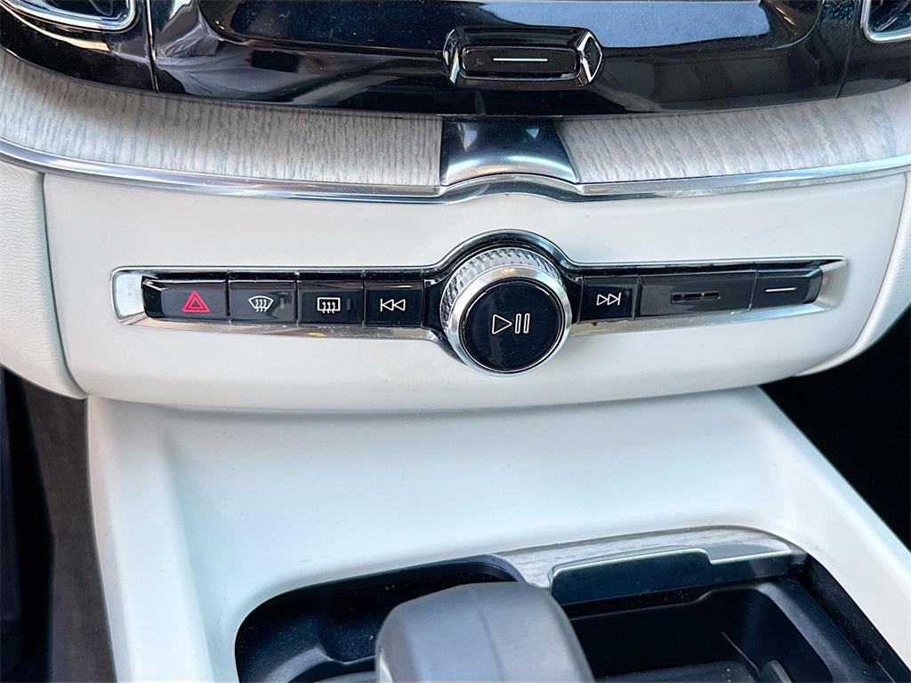 used 2023 Volvo XC60 car, priced at $31,522