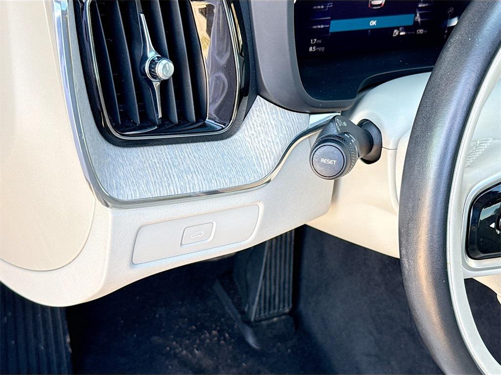 used 2023 Volvo XC60 car, priced at $31,522