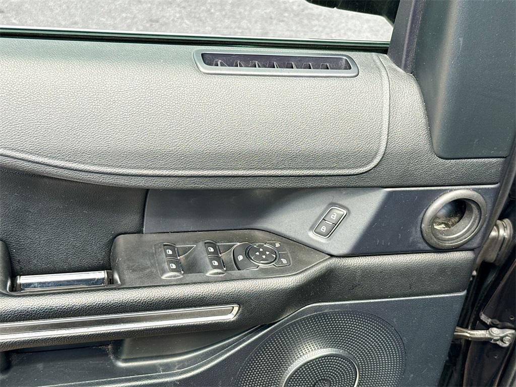 used 2021 Ford Expedition car, priced at $25,811