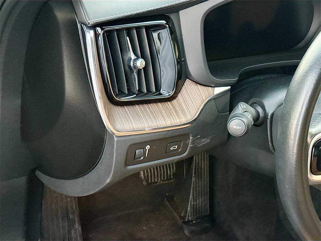 used 2022 Volvo XC60 car, priced at $29,555
